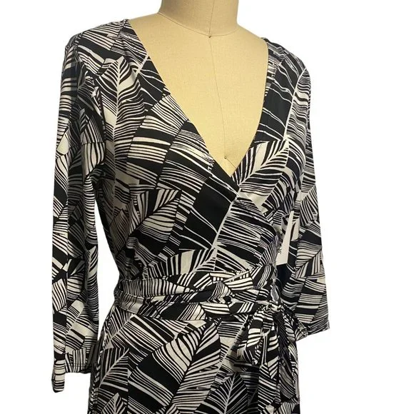 Just Fab Black & White Banana Leaf Wrap Dress M - Picture 4 of 12